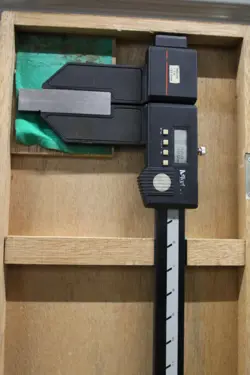 2775