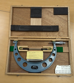 MITUTOYO 126-133 SERIES 126 SCREW THREAD MICROMETER 200-225MM RANGE, 0.01MM GRAD