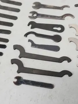 STARRETT, LUFKIN, MITUTOYO MICROMETER SPANNER WRENCHES (35) MISC. LOT