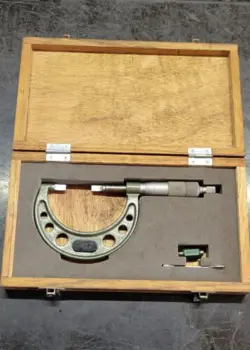 MITUTOYO 1-2IN BLADE MICROMETER NO.122-126