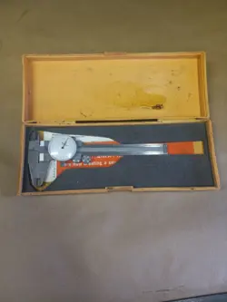 MITUTOYO DIAL CALIPER W/CASE #505-629 .001
