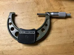 MITUTOYO 103-140B MICROMETER W/ PLASTIC CASE