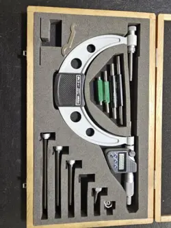 MITUTOYO LCD INTERCHANGEABLE MICROMETER SET 0 - 6