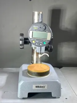 MITUTOYO THICKNESS MEASURING INSTRUMENT ID-C112AB  AND STAND