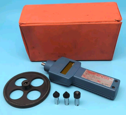 VINTAGE DIGITAL TACHOMETER ELECTRO-SENSORS TT-100 MITUTOYO 982-521 W/ ACC & CASE