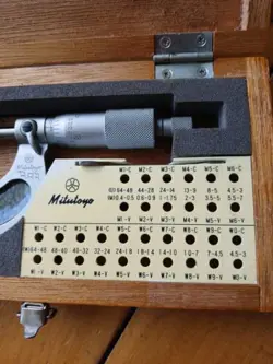 MITUTOYO SCREW THREAD MICROMETER NO. 126-137A  0-1