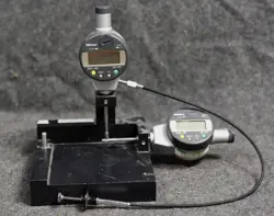 2 MITUTOYO 543-453B DIGITAL INDICATORS WITH PLATFORM SR44 BATTERY NOT INCLUDED