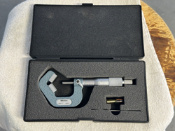 MITUTOYO 114-135 V-ANVIL MICROMETER .093-1