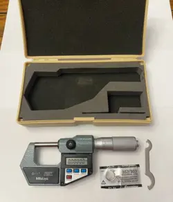 MITUTOYO 0-1 DIGITAL MICROMETER
