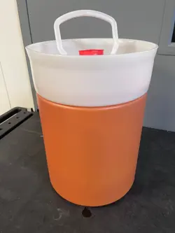 5 GALLON/20 LITER ORANGE BOTTLE WITH HANDLE, HDPE, ENTEGRIS NOWPAK