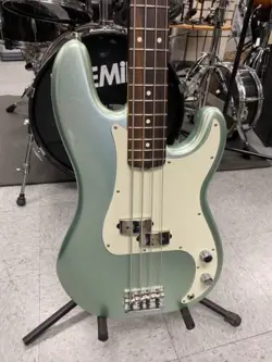 FENDER AMERICAN PROFESSIONAL II PRECISION BASS WITH HSC