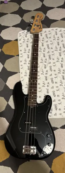 FENDER PRECISION BASS