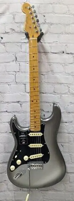 FENDER AMERICAN PROFESSIONAL II LEFTY STRATOCASTER - MERCURY SILVER, 7.8 LBS