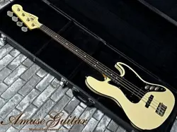 FENDER AERODYNE JAZZ BASS VINTAGE WHITE ELECTRIC BASS GUITAR W/GIG BAG