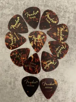 12  VINTAGE FENDER GUITAR PICKS 10 HEAVY 2 THIN