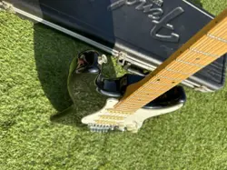 80'S JAPANESE MADE FENDER,CLEAN,WITH HARD CASE