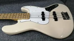 FENDER AM-STD-JB USED 2008 ALDER BODY MAPLE NECK MAPLE FINGERBOARD W/HARD CASE