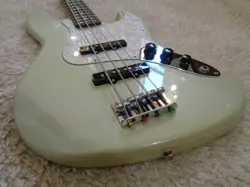 2016 FENDER FSR 4 STRING JAZZ BASS ROSEWOOD MATCHING HEADSTOCK RARE WHITE OPAL