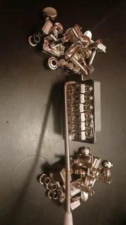 1 FENDER BRIDGE AND 1 SET OF LEFT AND 1 RIGHT VINTAGE FENDER MACHINE HEADS ! 