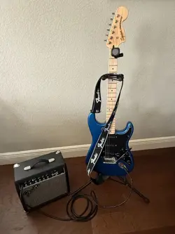 FENDER AFFINITY SERIES STRATOCASTER ELECTRIC GUITAR W/20G AMP + ACCESSORIES 