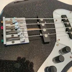 HOLOFLAKE FENDER JAZZ BASS GUITAR