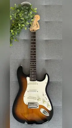 FENDER AFFINITY STRATOCASTER ELECTRIC GUITAR WITH AMP FRONTMAN 10G