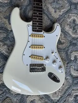 1980S FENDER SQ SQUIER STRATOCASTER 