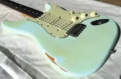 1962 FENDER STRATOCASTER ALL ORIGINAL AND REFINISHED IN SONIC BLUE.