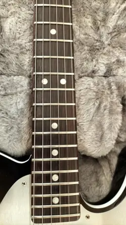 AMERICAN ULTRA TELE RW TXT Model No. AMERICAN ULTRA TELE RW TXT FENDER