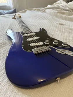 FENDER AFFINITY SERIES SQUIER STRAT - BLUE, BLACK PICKGUARD, CHROME KNOBS