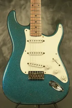 1957/1962 FENDER STRATOCASTER W/VERY OLD SPARKLE REFINISHED HARDTAIL BODY