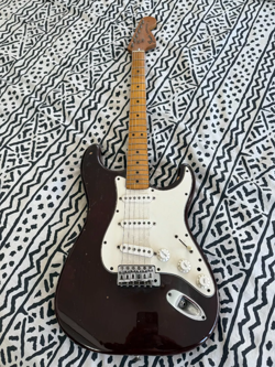 1972 FENDER STRATOCASTER ELECTRIC GUITAR MOCHA WITH HARD SHELL CASE SN 369091
