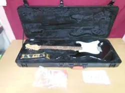 FENDER USA STANDARD STRATOCASTER RH ELECTRIC GUITAR BLACK W/ HARD CASE **MINT**
