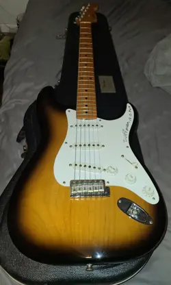 USA FENDER STRATOCASTER GUITAR 40TH ANNIVERSARY 1954-1994 SIGNED BY BILL CARSON