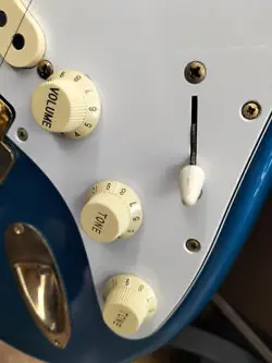 FENDER / ST66G-TX