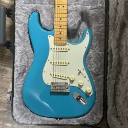 FENDER AMERICAN PROFESSIONAL II STRATOCASTER 2022 - MIAMI BLUE WITH HARD CASE