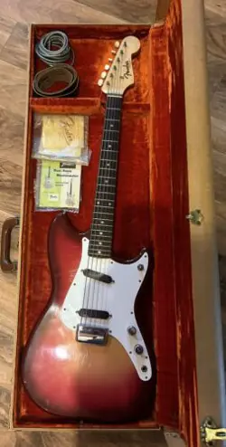 1961 SUNBURST FENDER DUO-SONIC WITH CASE CANDY ORIGINAL NEAR MINT! SEE PHOTOS