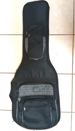 Fender "Deluxe Gig Bag" Padded Carrying Case for Electric Guitar (Medium)