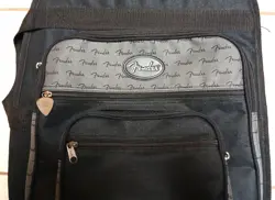 Fender "Deluxe Gig Bag" Padded Carrying Case for Electric Guitar (Medium)