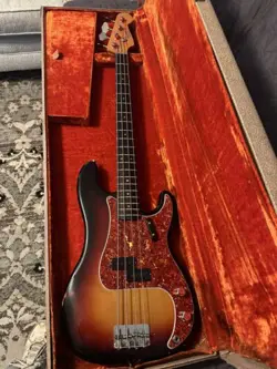 1964 FENDER PRECISION BASS. ALL ORIGINAL WITH VINTAGE CASE..￼