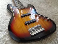 2012 FENDER SQUIER DELUXE ACTIVE V JAZZ BASS 5 STRING 3- TONE SUNBURST