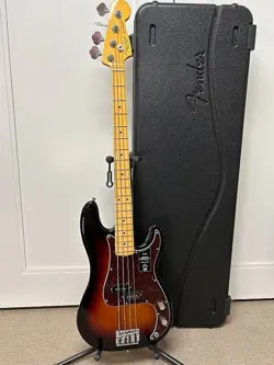 FENDER AMERICAN PROFESSIONAL II PRECISION BASS WITH MAPLE FRETBOARD 3-COLOR SU