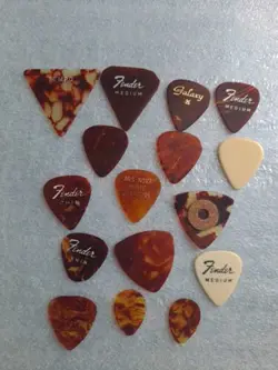 16 VINTAGE GUITAR PICKS TEMPO FENDER MEDIUM THIN GALAXY FREE SHIPPING