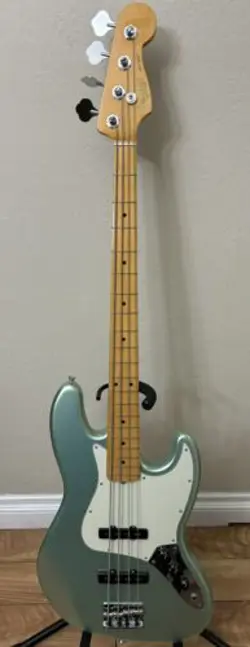 FENDER AMERICAN PROFESSIONAL II JAZZ BASS -W/ HARD CASE