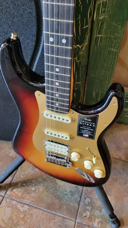FENDER 70TH ANNIVERSARY AMERICAN ULTRA II STRATOCASTER STRAT HSS ULTRABURST HSC