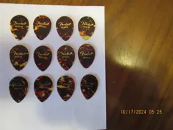 12 PACK FENDER 358 CLASSIC CELLULOID GUITAR PICKS - SHELL, MEDIUM GAUGE #1262