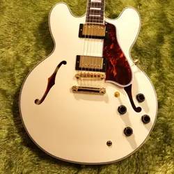 WHITE #25021510051 #GGA9B