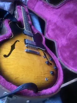 ACOUSTIC ELECTRIC GUITAR GIBSON USA ES-335 DOT VS SUNBURST MANUFACTURED IN 1999