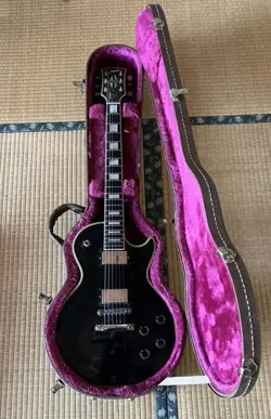 GIBSON LES PAUL CUSTOM BLACK FROM JAPAN