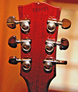 VINTAGE GUITAR CHERRY